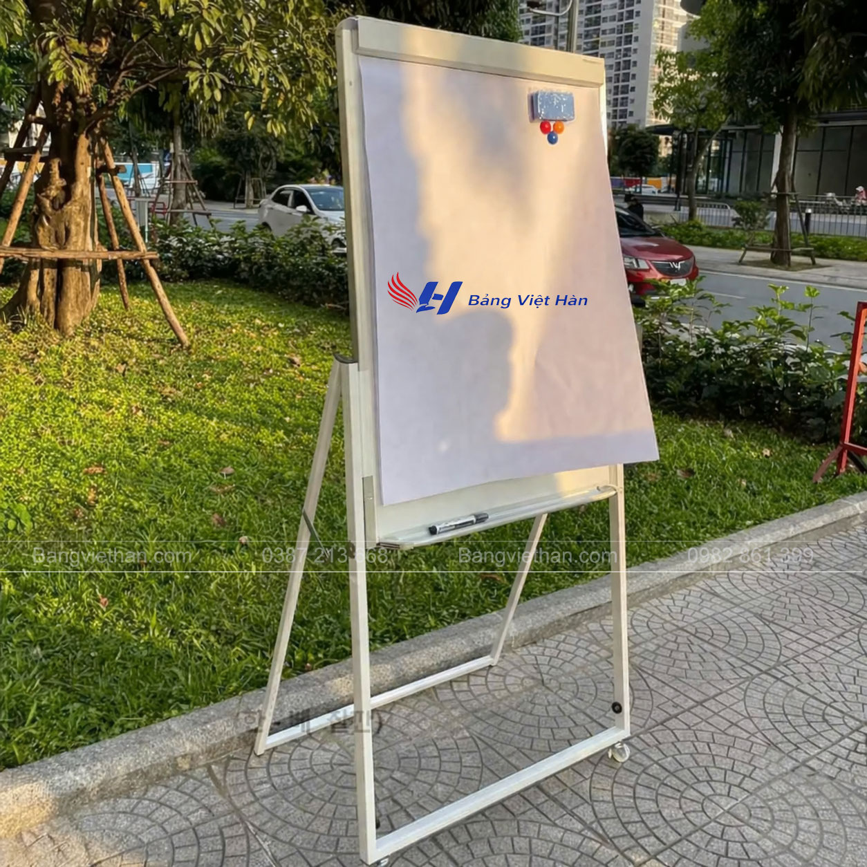 Ảnh lắp đặt thực tế Bảng Flipchart chân chữ A Ảnh lắp đặt thực tế Bảng Flipchart chân chữ A
