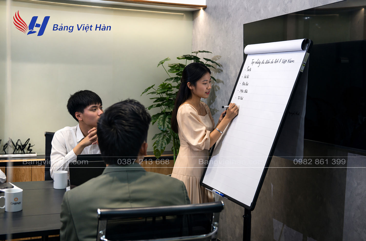 Bảng Flipchart chân tròn