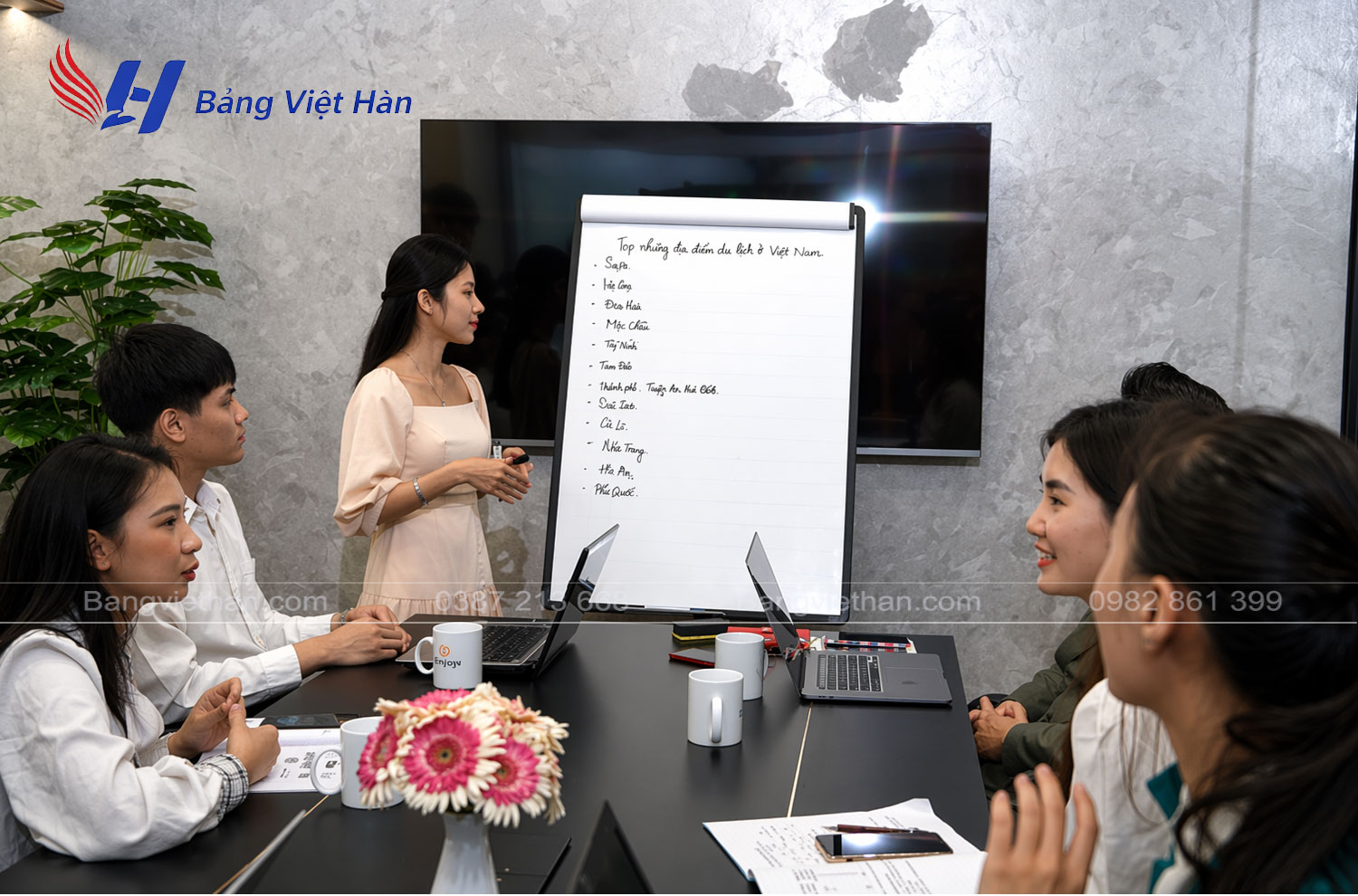 Bảng Flipchart chân tròn di động