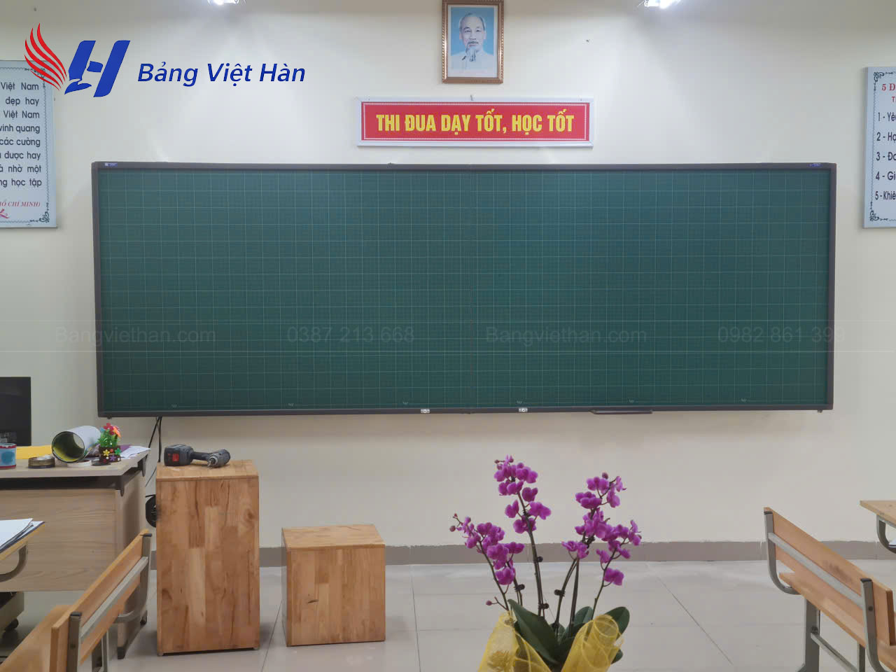 Bảng từ xanh kẻ ô ly treo tường tiểu học