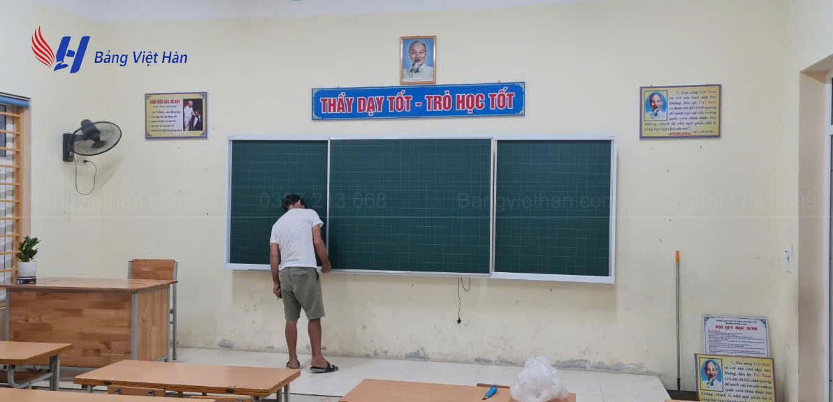 Bảng Từ Xanh Trượt Ngang Kẻ Ô Ly 3 Tấm