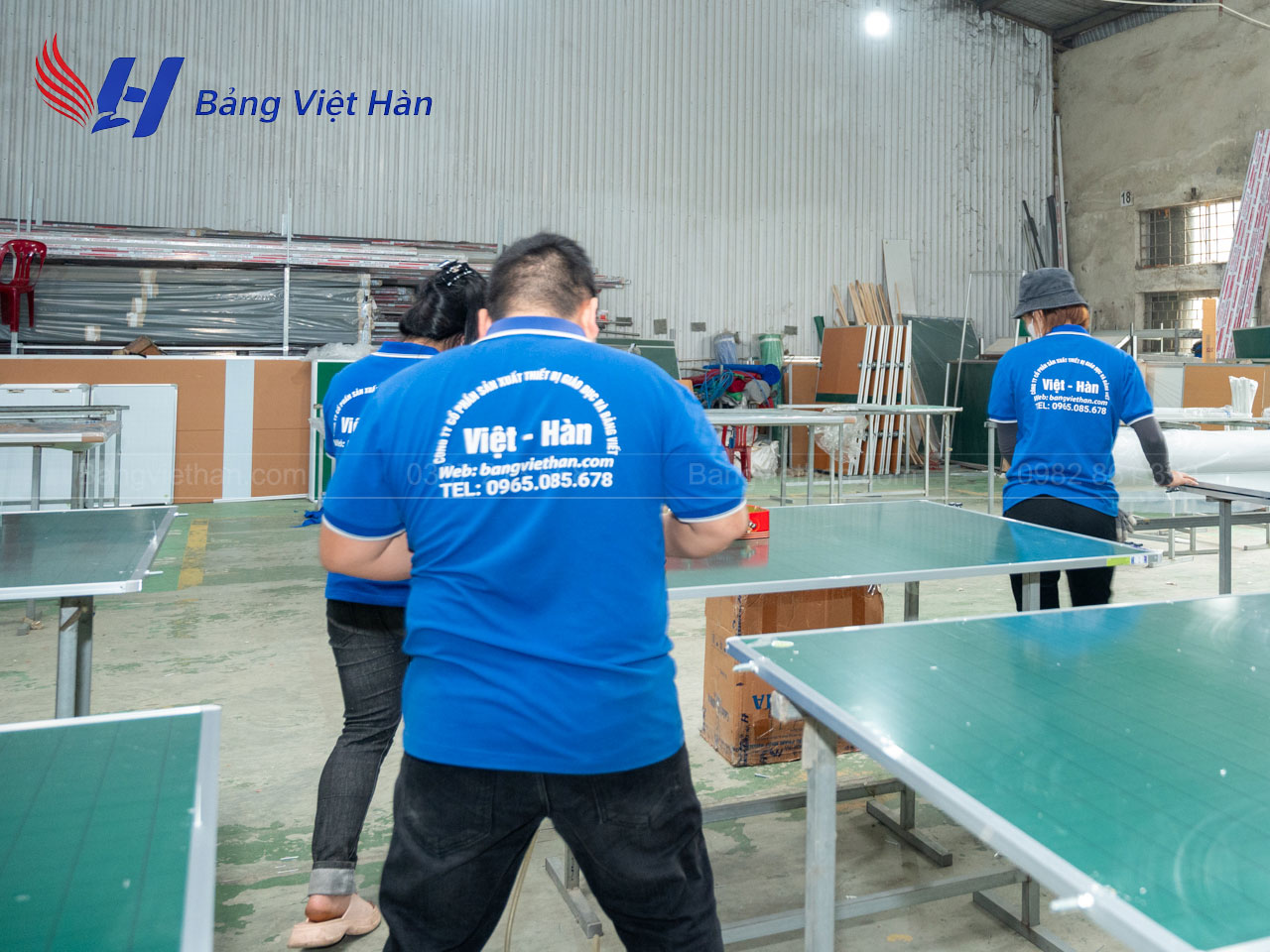 Bảng từ xanh kẻ ô ly treo tường tiểu học