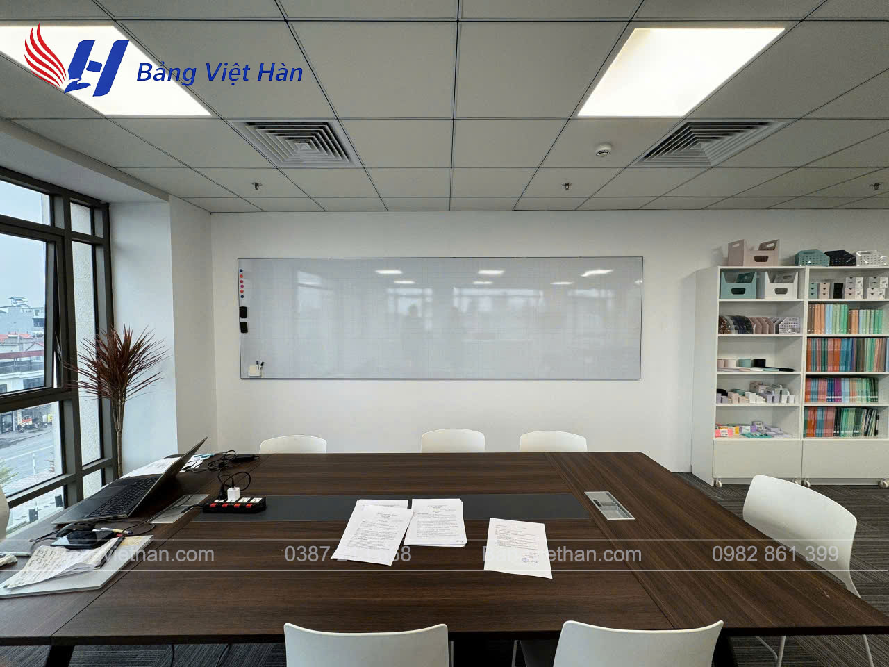Bảng từ trắng viết bút lông treo tường