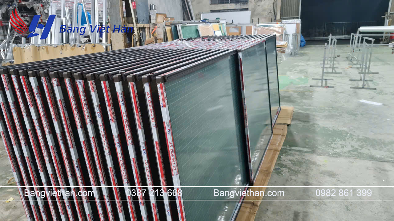 Bảng từ xanh trường học hoàn thiện tại xưởng Bảng Việt Hàn
