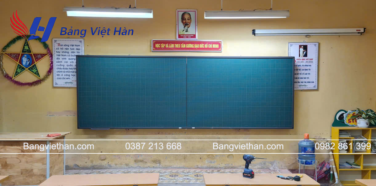 Bảng Từ Xanh Kẻ Oly Trượt Ngang 2 Cánh Bảng Từ Xanh Kẻ Oly Trượt Ngang 2 Cánh