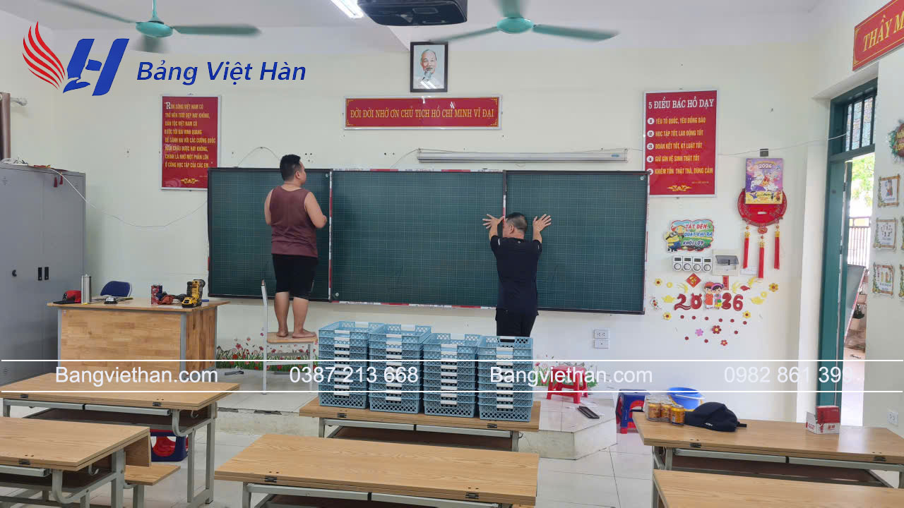 Thi Công Bảng Từ Xanh Trượt Ngang Cho Trường Tiểu Học Phù Lỗ B